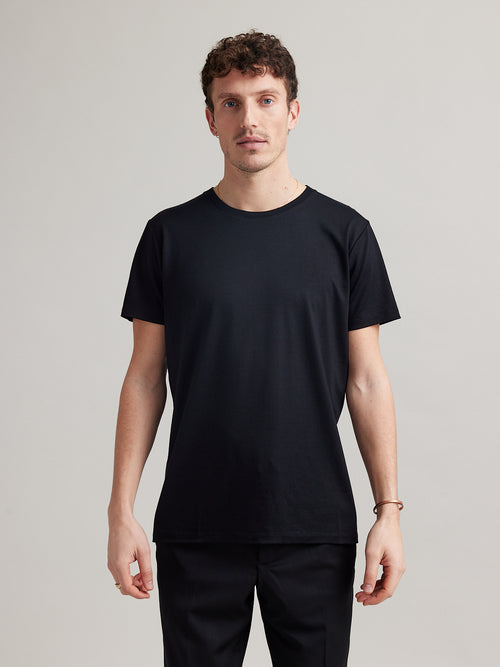 Wolk-Man wearing Climaforce Merino T-shirt in black with round neck and short sleeves