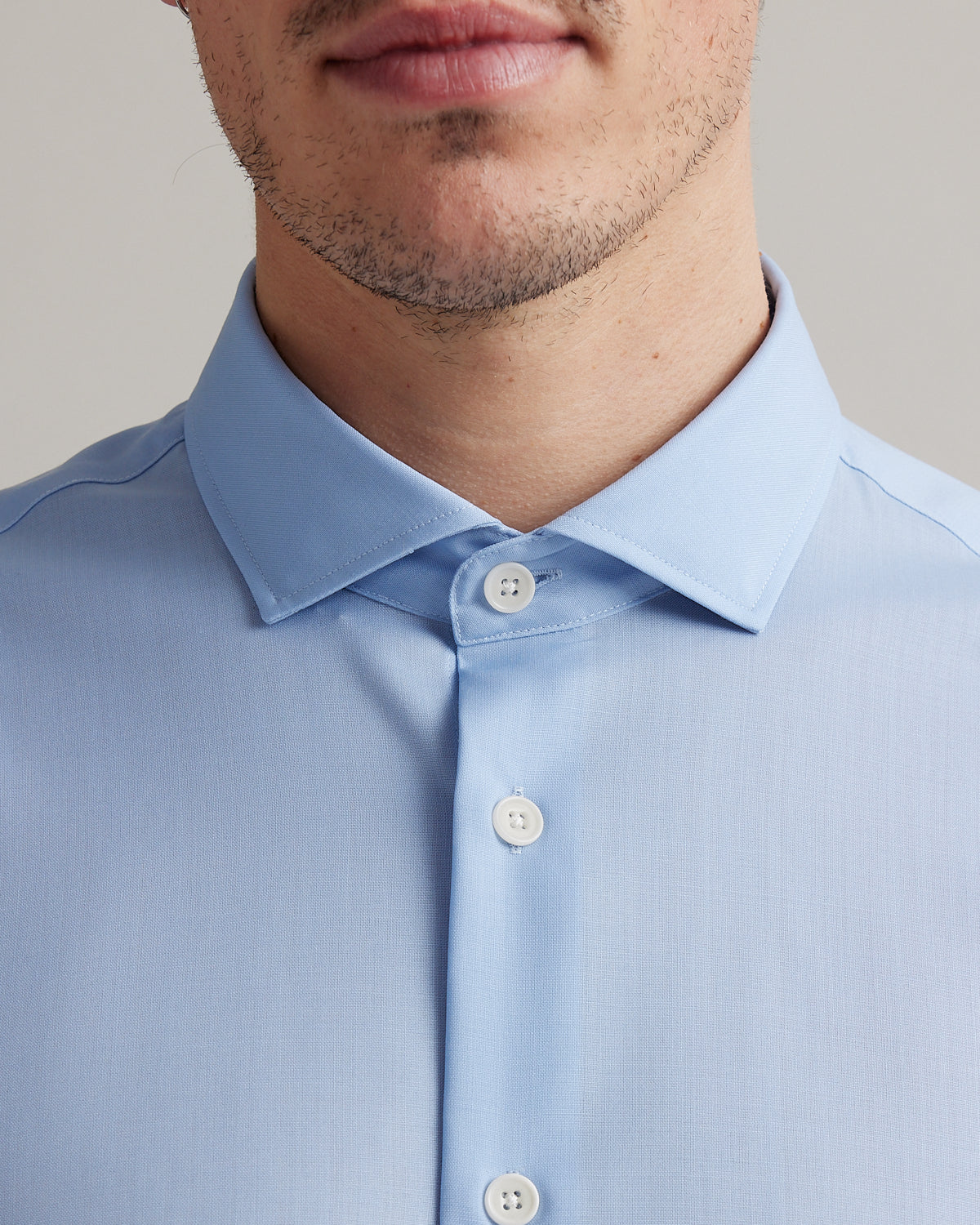 detail of spread collar on a merino wool formal shirt in light blue from Wolk Antwerp