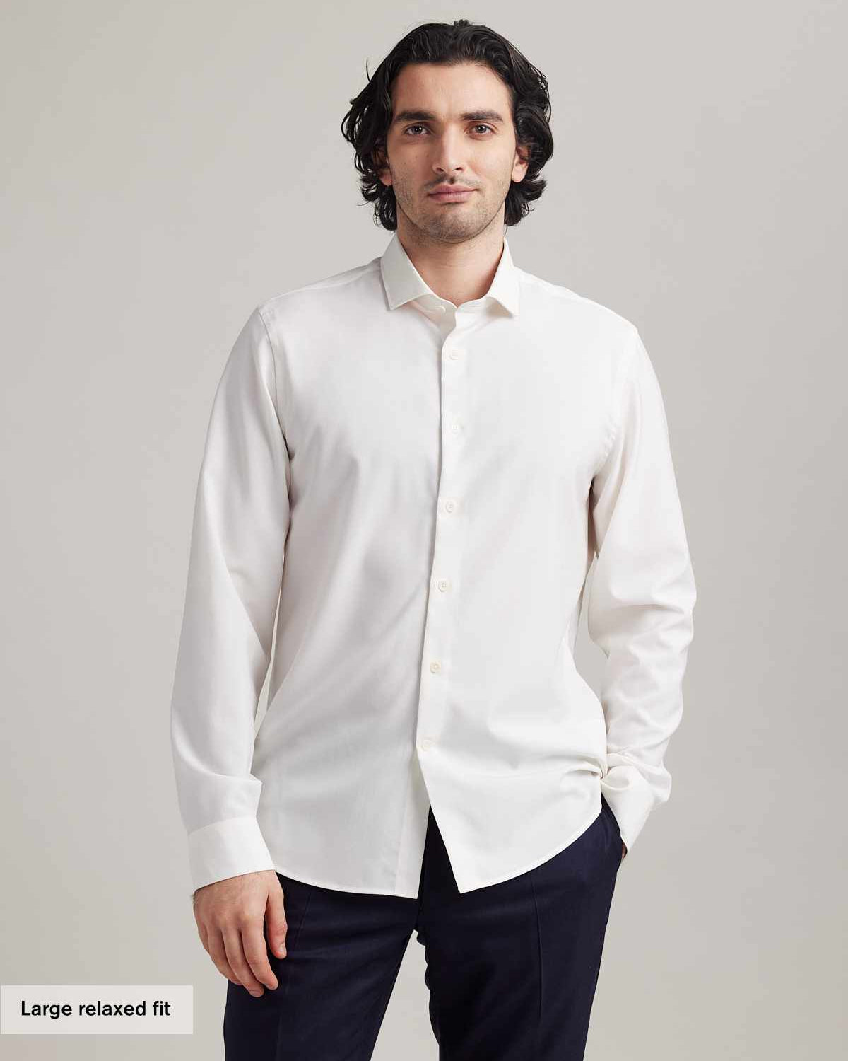 formal white shirt in 100% merino wool with spread collar in relaxed fit