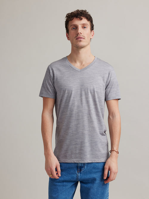 man wearing V neck merino T-shirt in grey melange with short sleeves