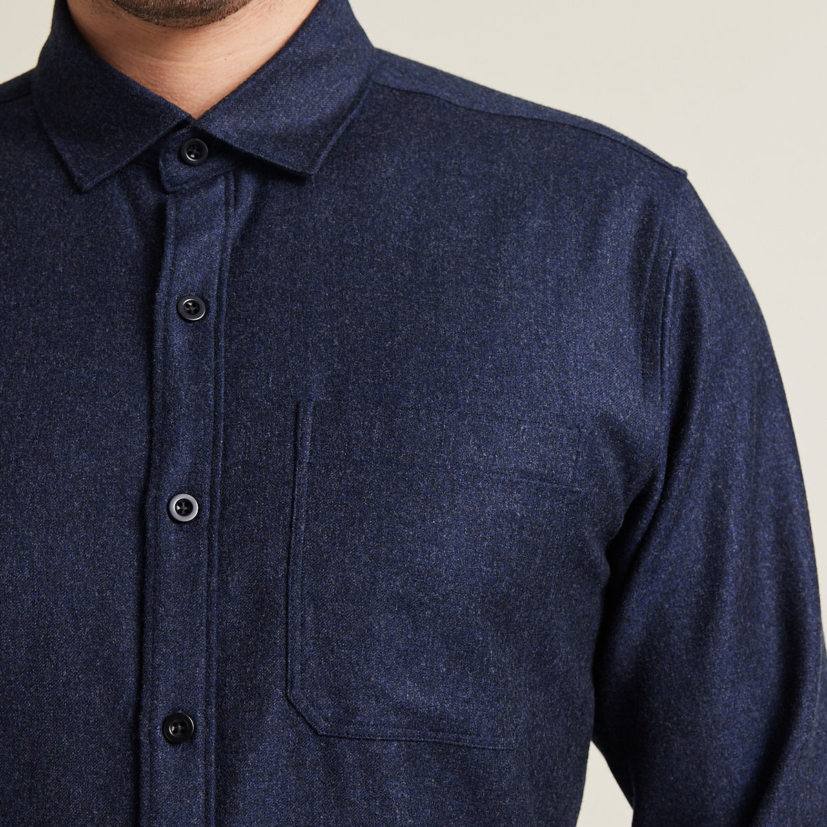 Chest pocket on a merino flannel shirt for men in navy color with classic collar