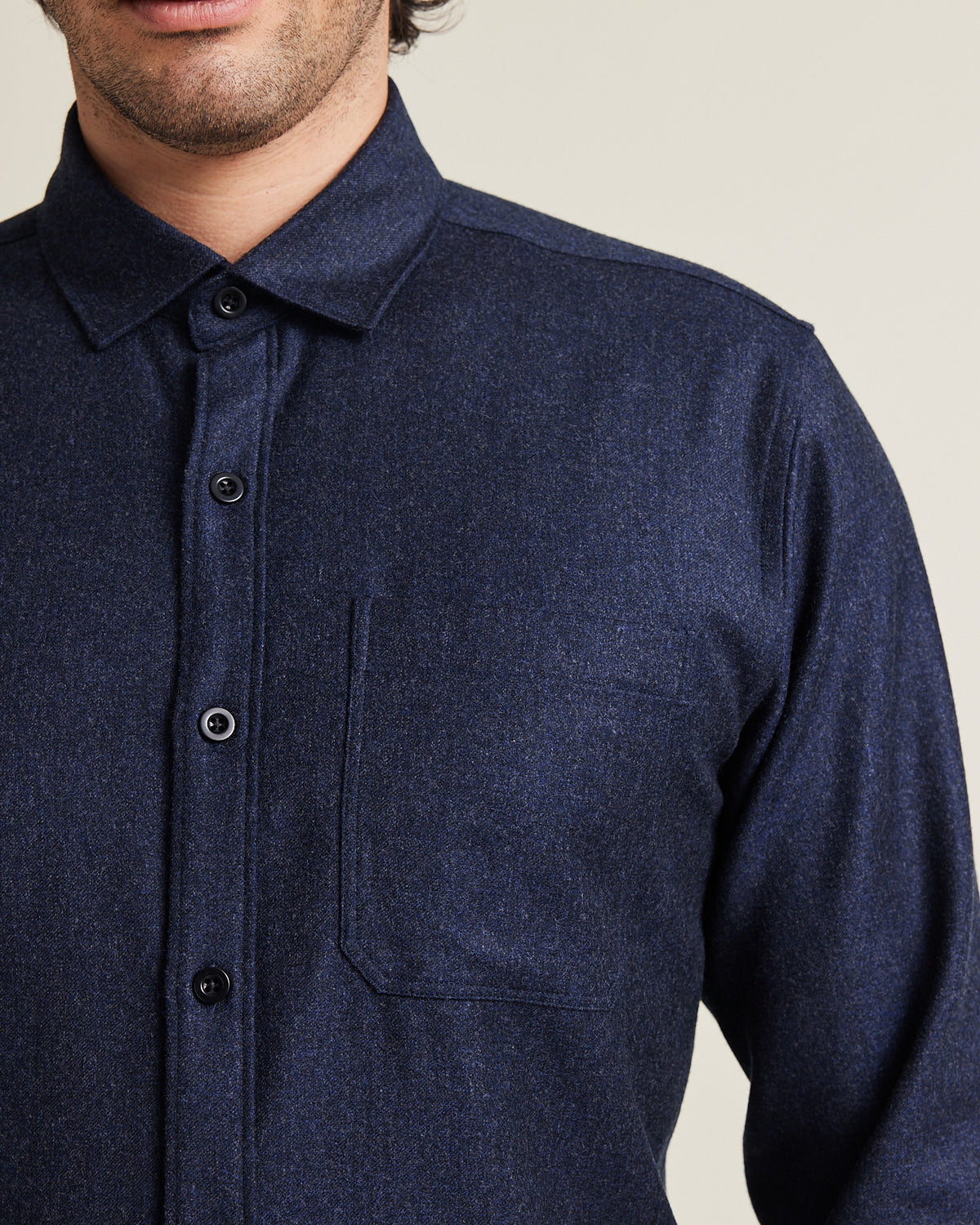 Chest pocket on a merino flannel shirt for men in navy color with classic collar