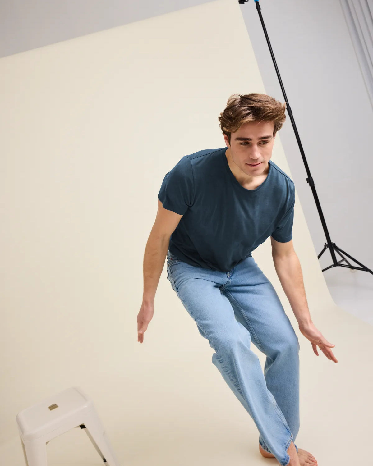 Stylish men's merino wool T-shirt in denim blue with short sleeves and crew neck from Wolk.