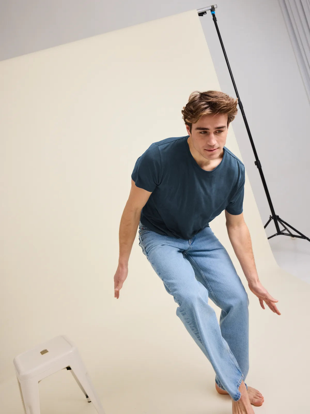 Stylish men's merino wool T-shirt in denim blue with short sleeves and crew neck from Wolk.