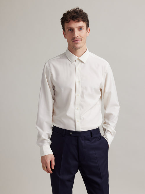 Man wearing a long sleeve merino dress shirt from Wolk in white with classic collar and white buttons