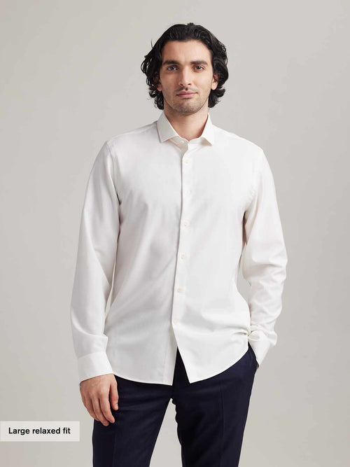 formal white shirt in 100% merino wool with spread collar in relaxed fit