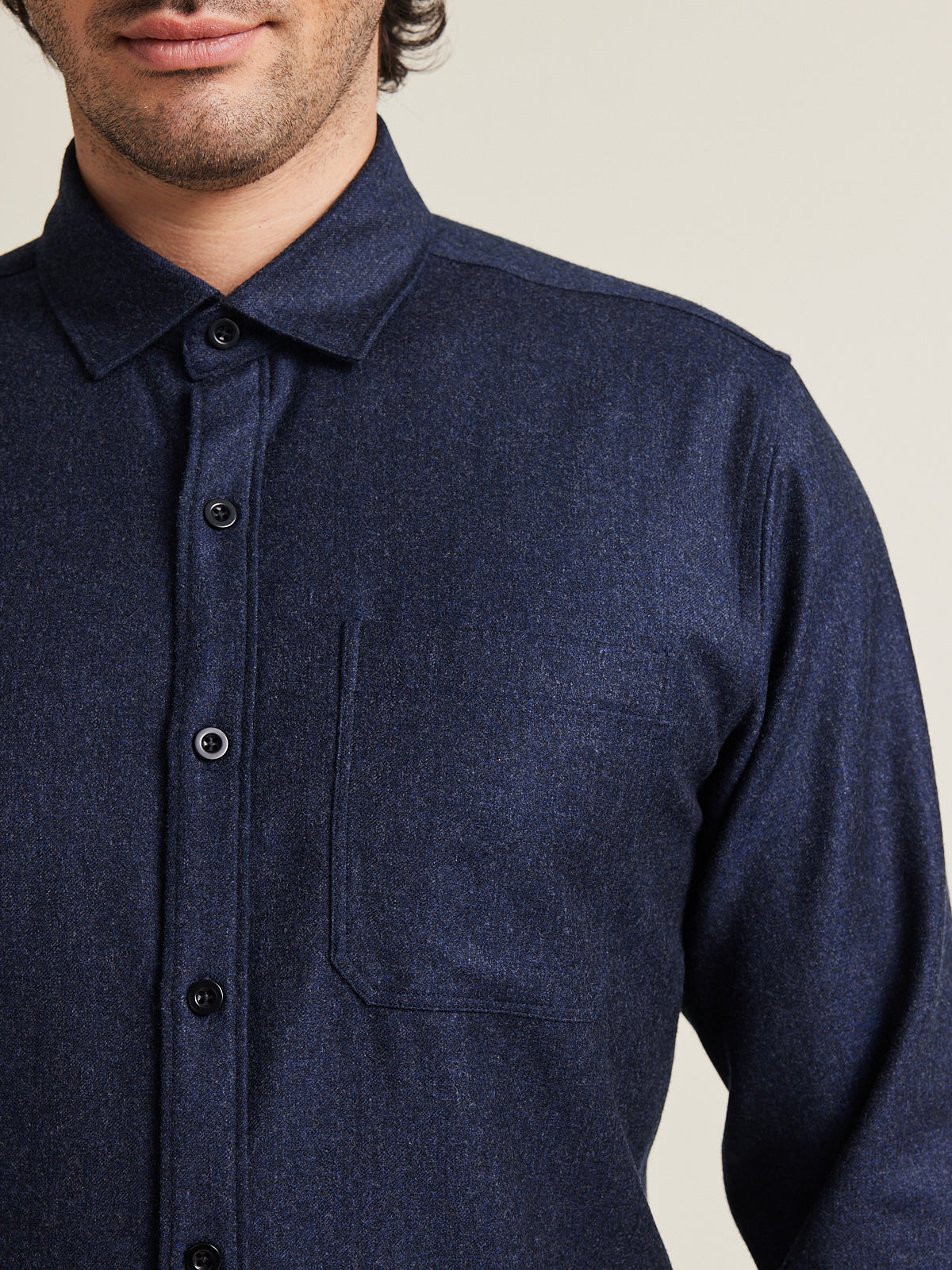 Chest pocket on a merino flannel shirt for men in navy color with classic collar