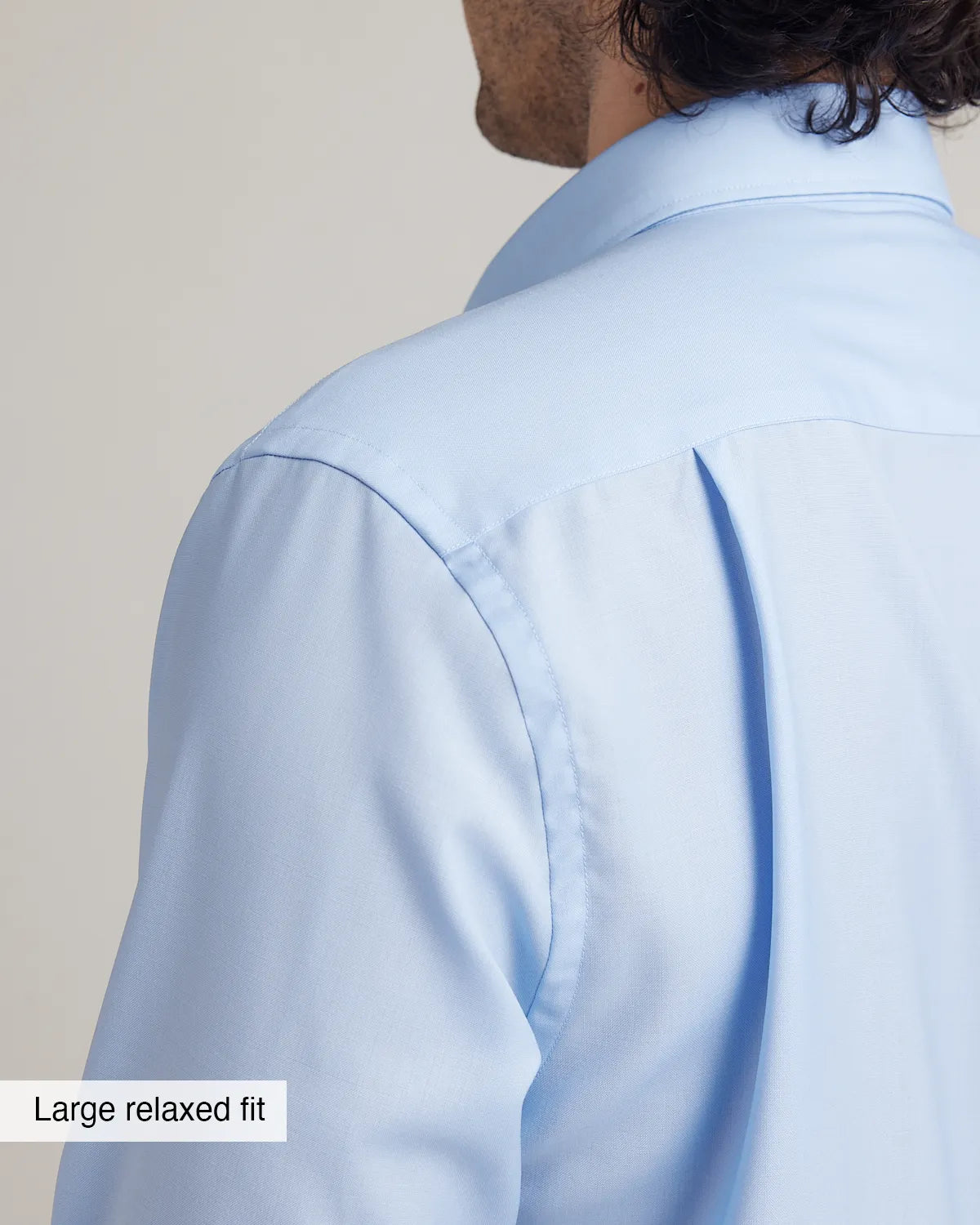 Back pleat detail on a light blue merino shirt in Relaxed fit