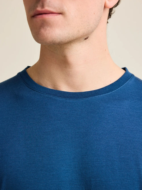 Detail of the crew neck on Wolk'sdenim blue colored merino wool T-shirt for men, highlighting premium fabric.