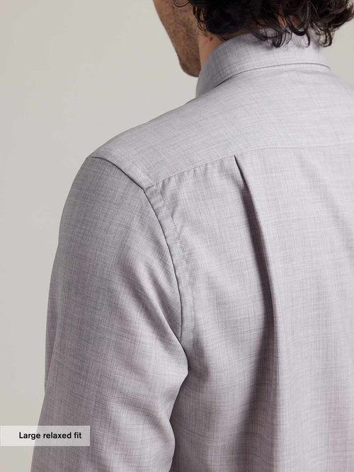 back pleat details of merino wool shirt in relaxed fit