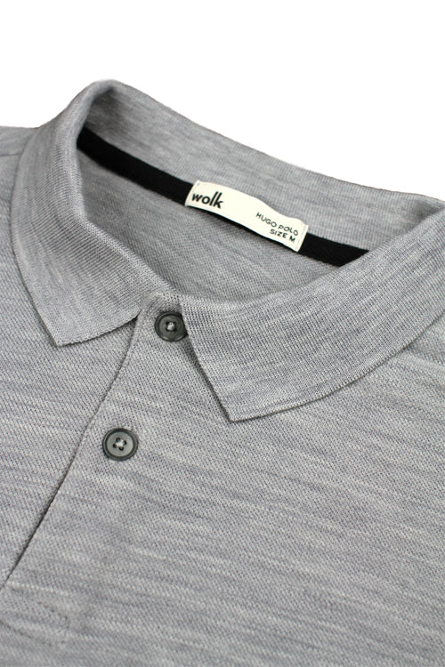 detail of collar and corozo buttons on merino wool polo of Wolk in grey melange color