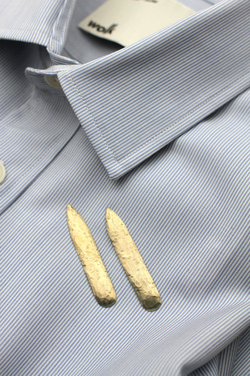collar stays solid bronze in shirt